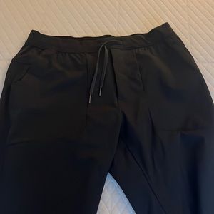 **LIKE NEW** Lululemon mens joggers.
